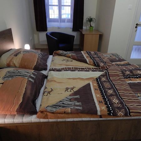 شقة Mosonmagyaróvár  في Csillagvirag Apartman المظهر الخارجي الصورة
