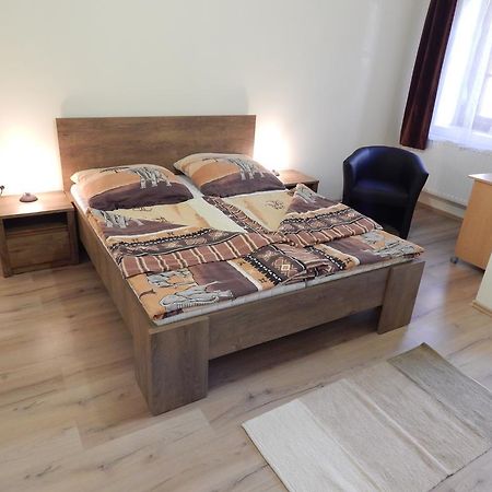 شقة Mosonmagyaróvár  في Csillagvirag Apartman المظهر الخارجي الصورة