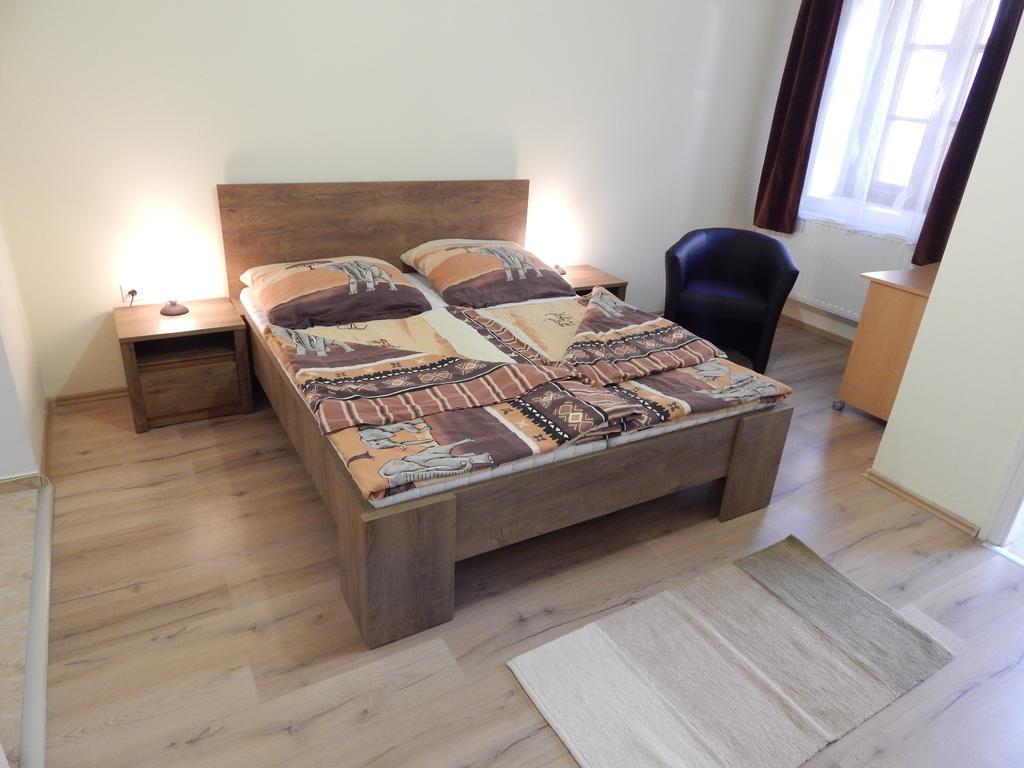 شقة Mosonmagyaróvár  في Csillagvirag Apartman المظهر الخارجي الصورة